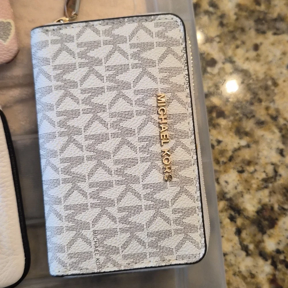 Michael Kors and Coach Wristlet and Card Holder Collection. - Picture 6 of 6